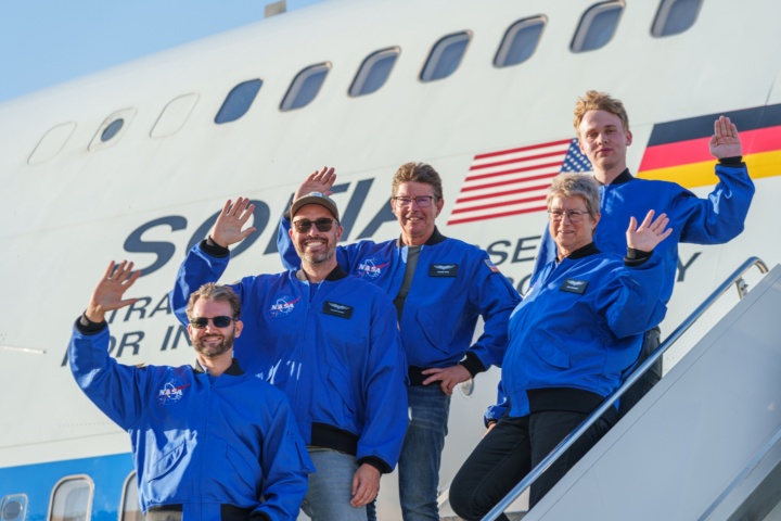 Torsten Studier, Florian Rüth, Volker John, Rita Isenmann und Aaron Grießbaum verabschieden sich zu ihrem SOFIA-Flug. 